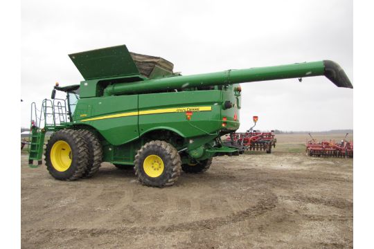 John Deere S670 Combine - Image 3 of 50