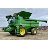 John Deere S670 Combine