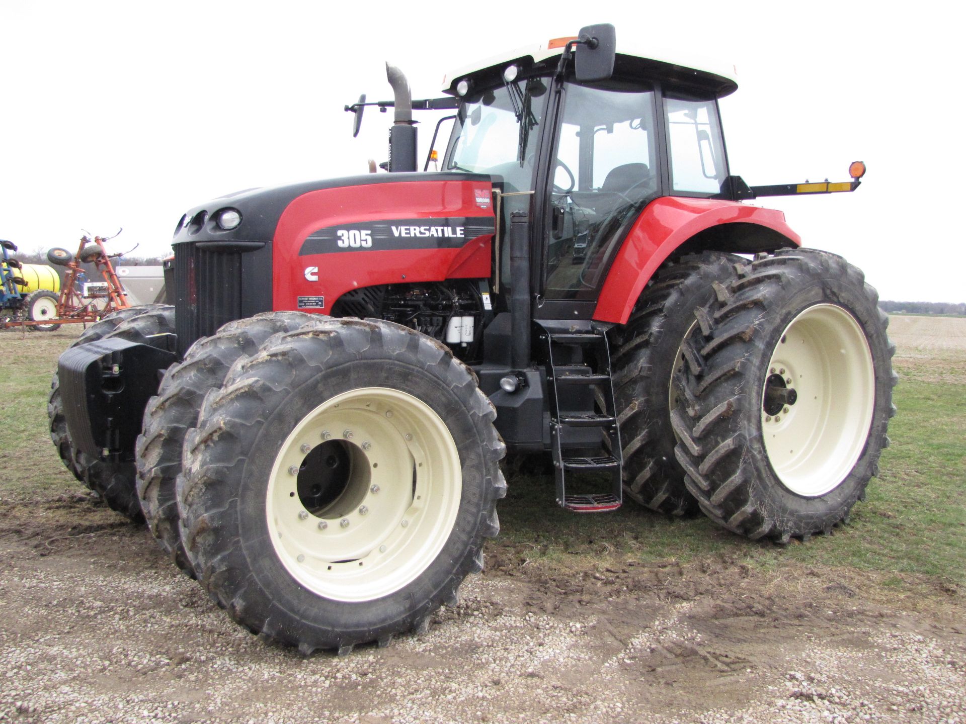Versatile 305 Tractor - Image 5 of 60
