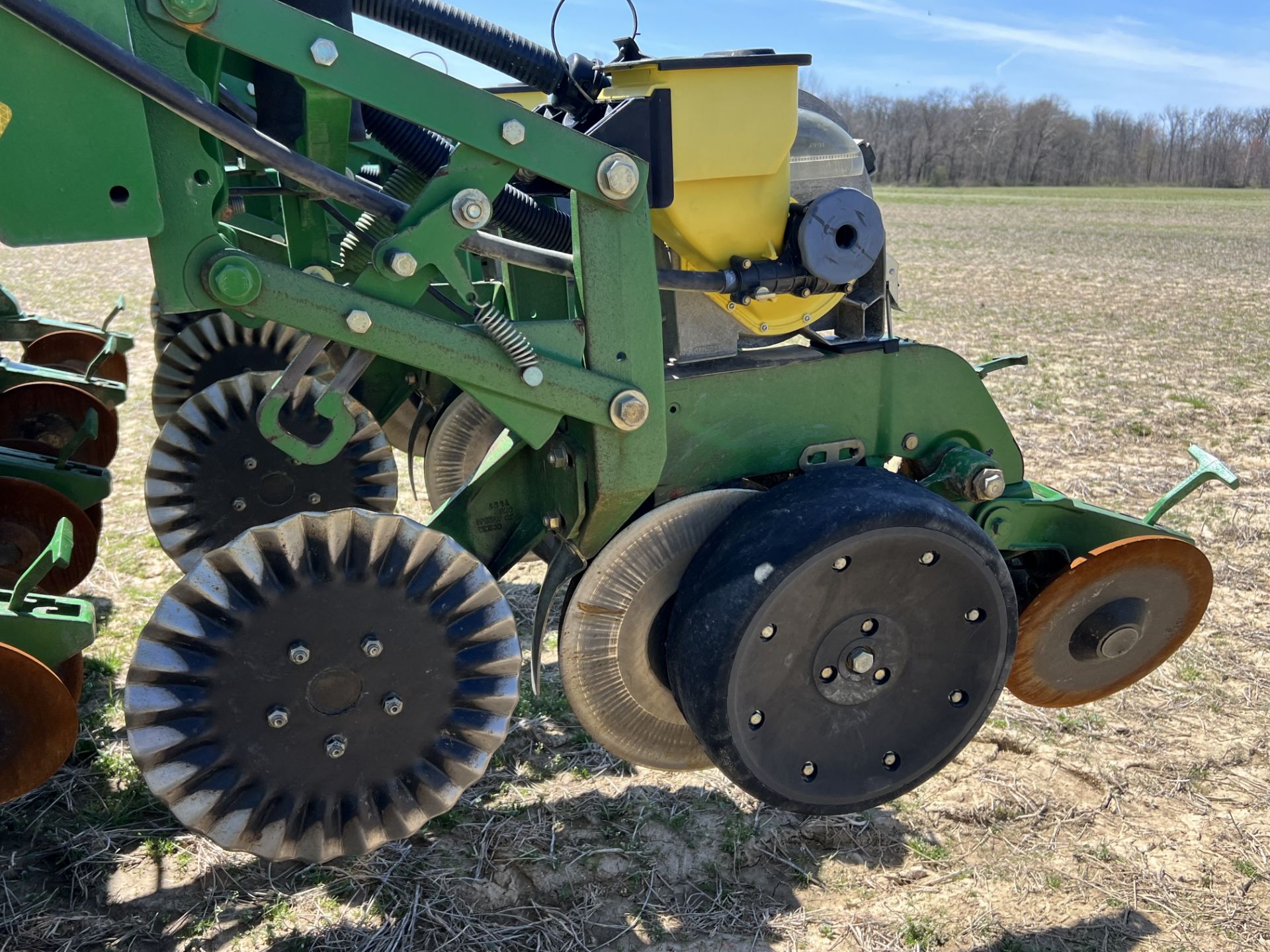 John Deere 1790 16/32 Planter - Image 18 of 32