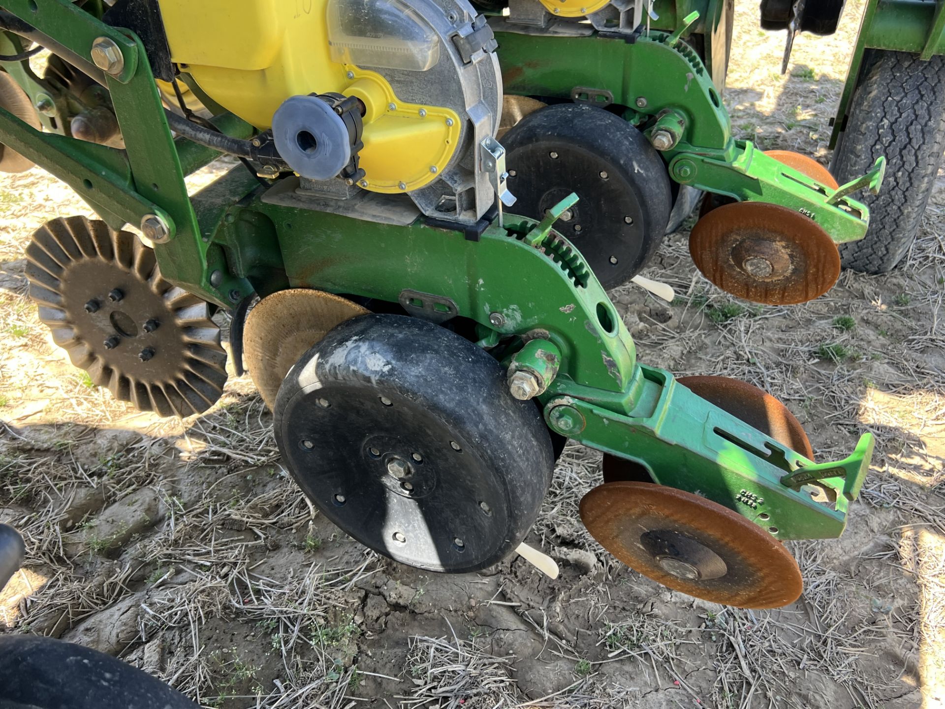 John Deere 1790 16/32 Planter - Image 13 of 32