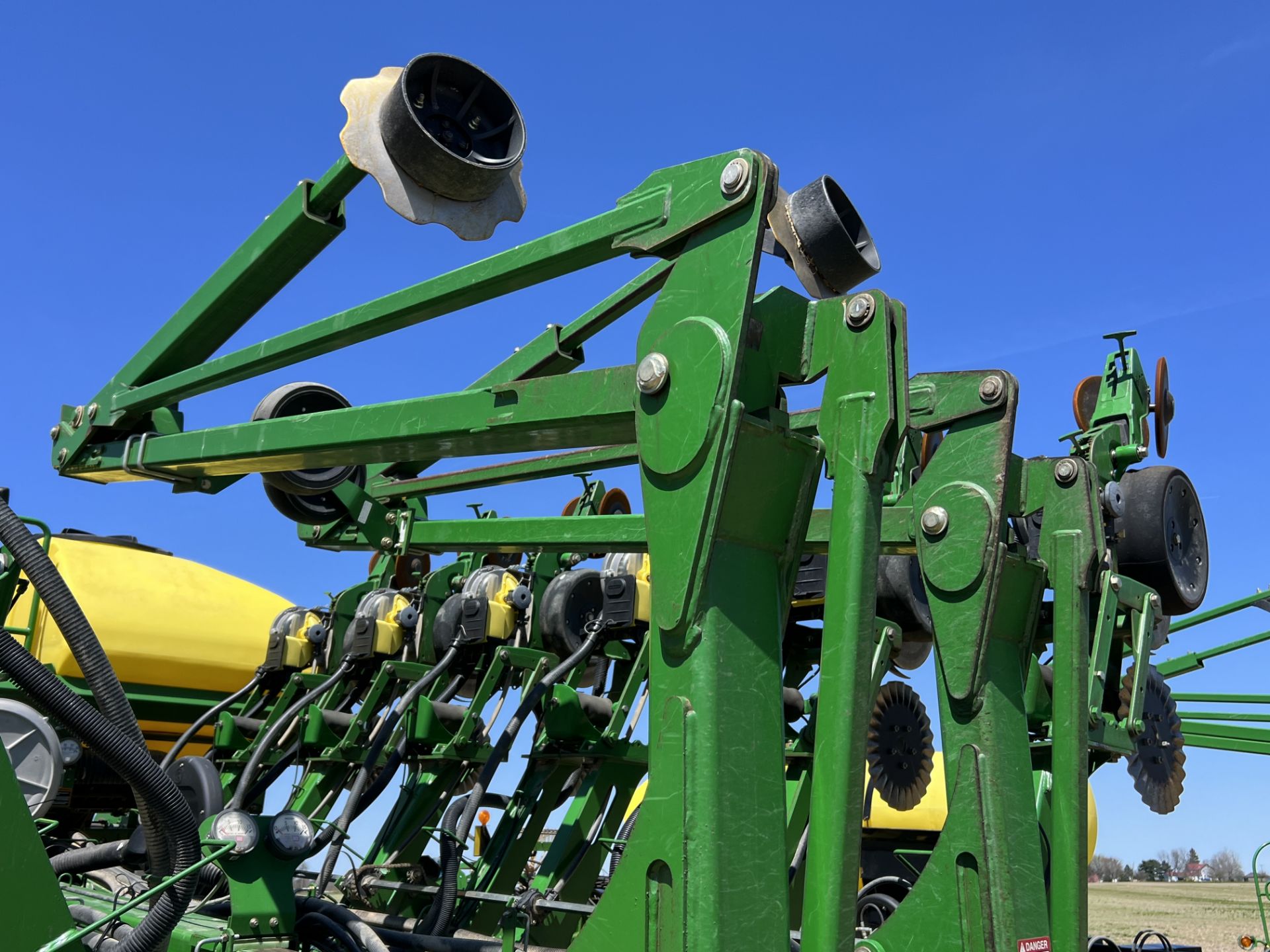 John Deere 1790 16/32 Planter - Image 29 of 32