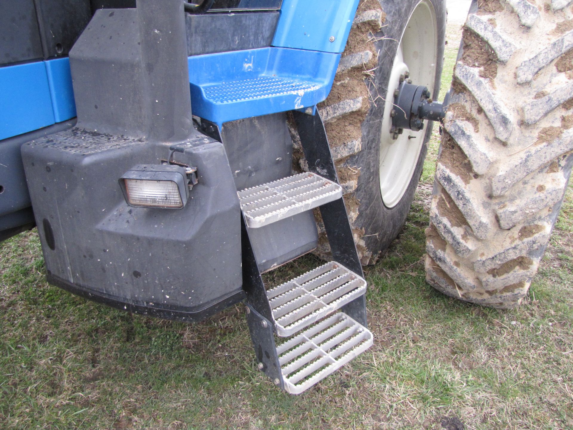 New Holland 8970 Tractor - Image 16 of 48