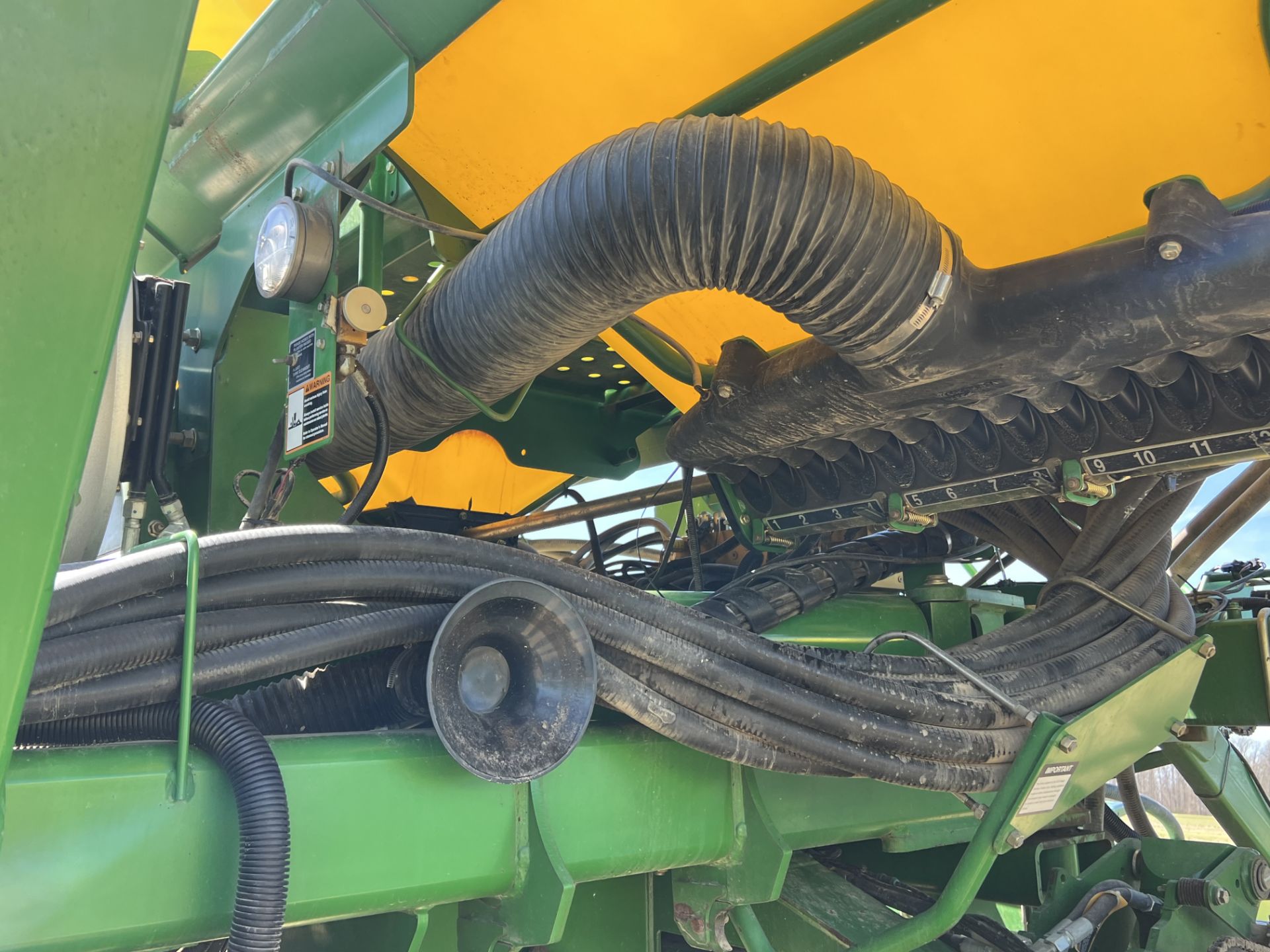 John Deere 1790 16/32 Planter - Image 14 of 32