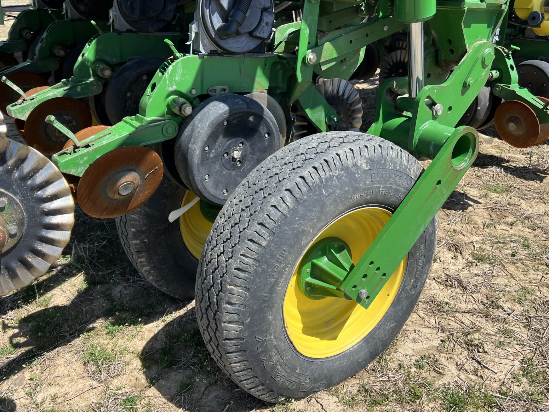 John Deere 1790 16/32 Planter - Image 23 of 32