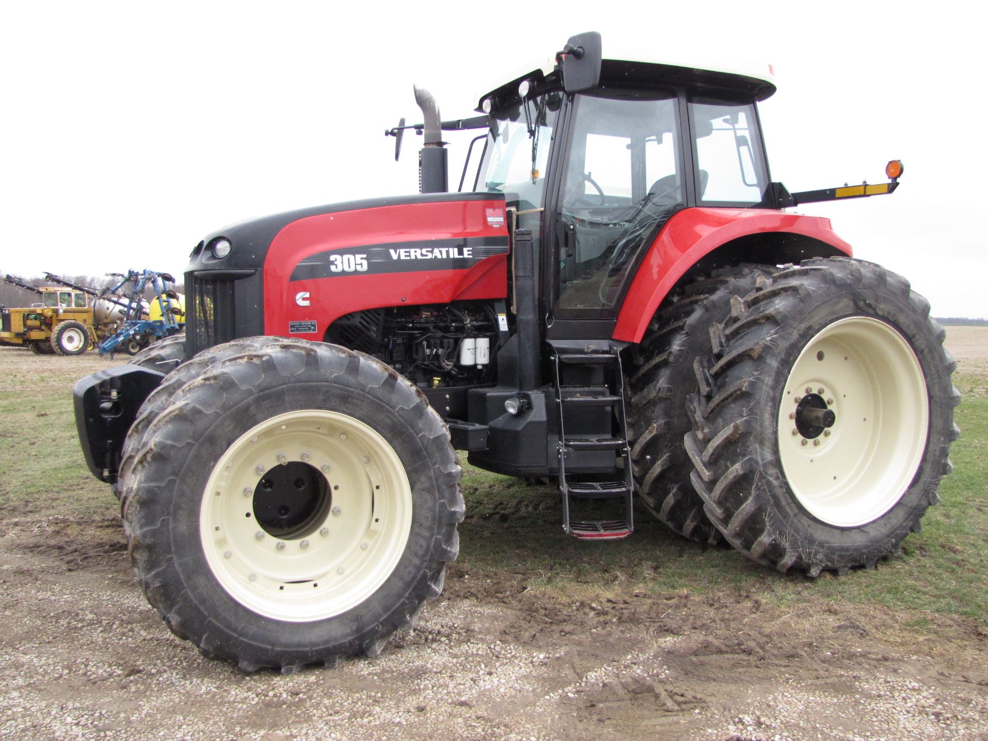 Versatile 305 Tractor - Image 4 of 60