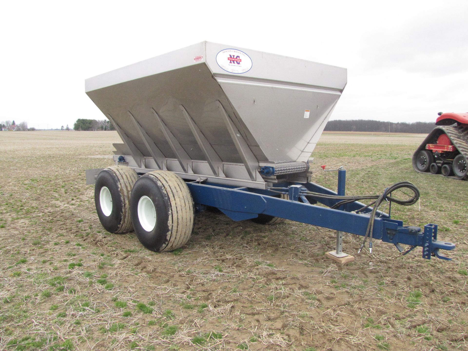 Newton Crouch SS Spreader - Image 2 of 31