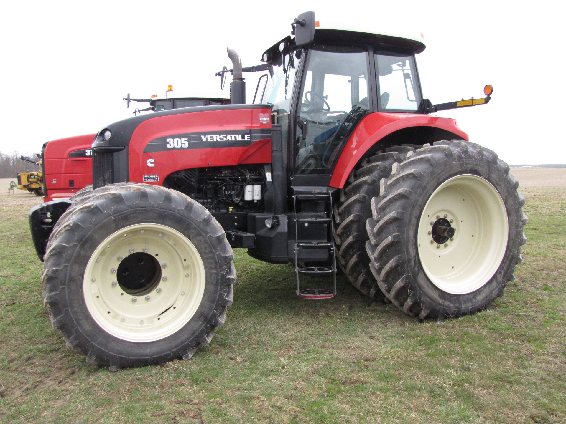 Versatile 305 Tractor - Image 3 of 60