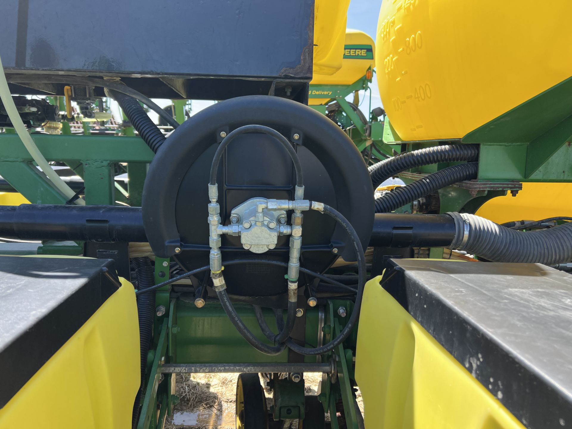 John Deere 1770NT 16R30'' Planter - Image 32 of 38