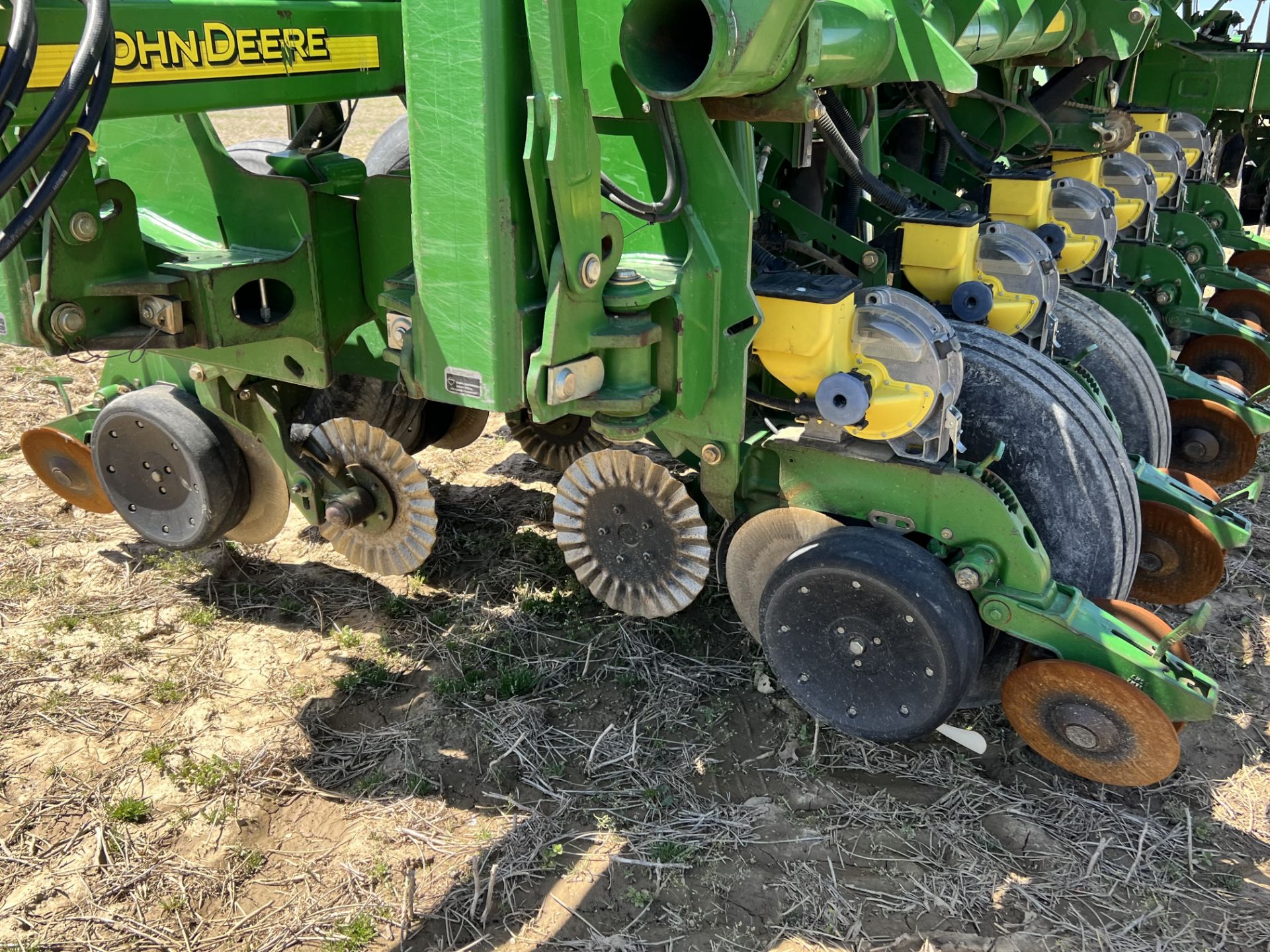 John Deere 1790 16/32 Planter - Image 8 of 32