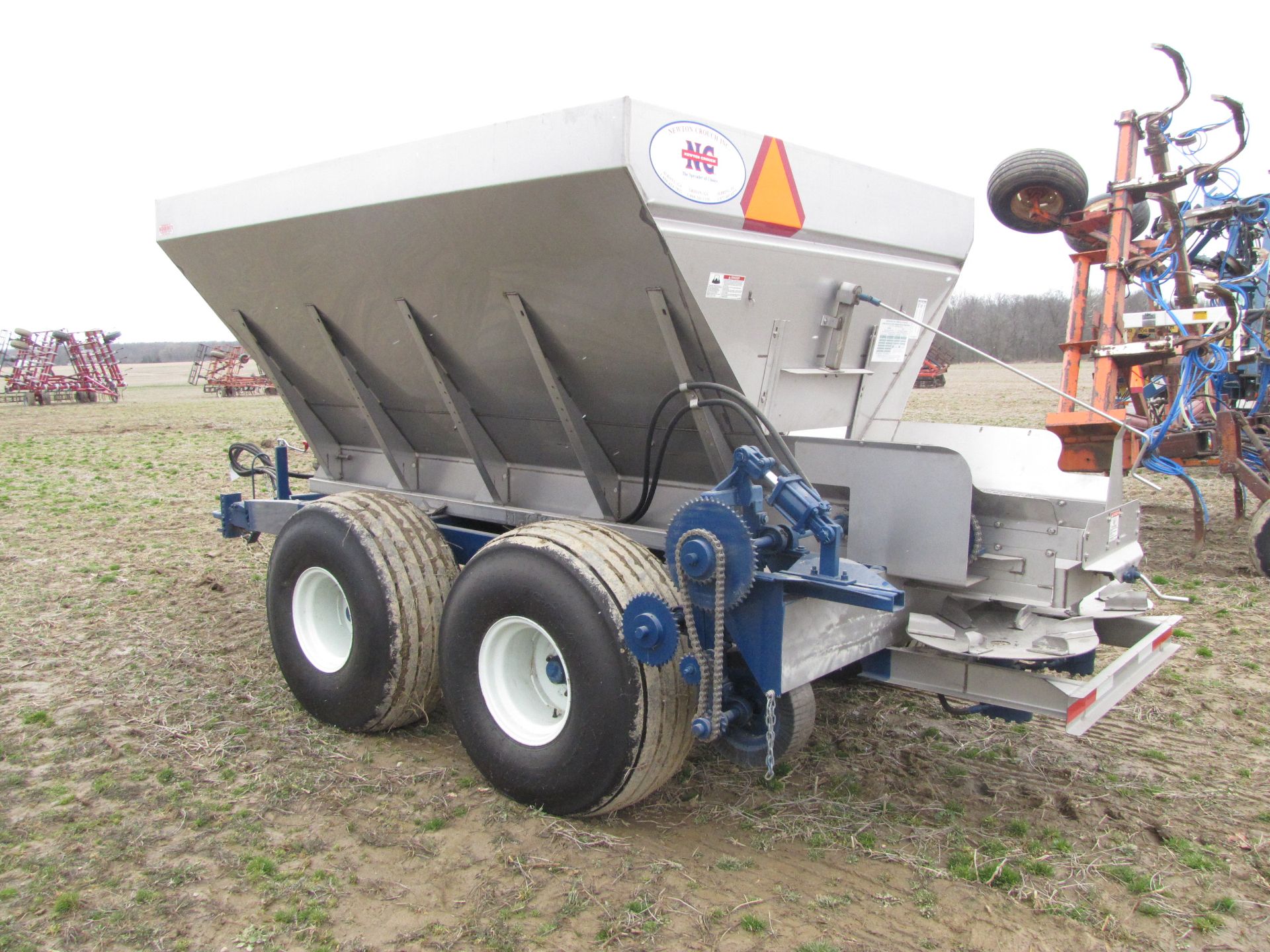 Newton Crouch SS Spreader - Image 6 of 31