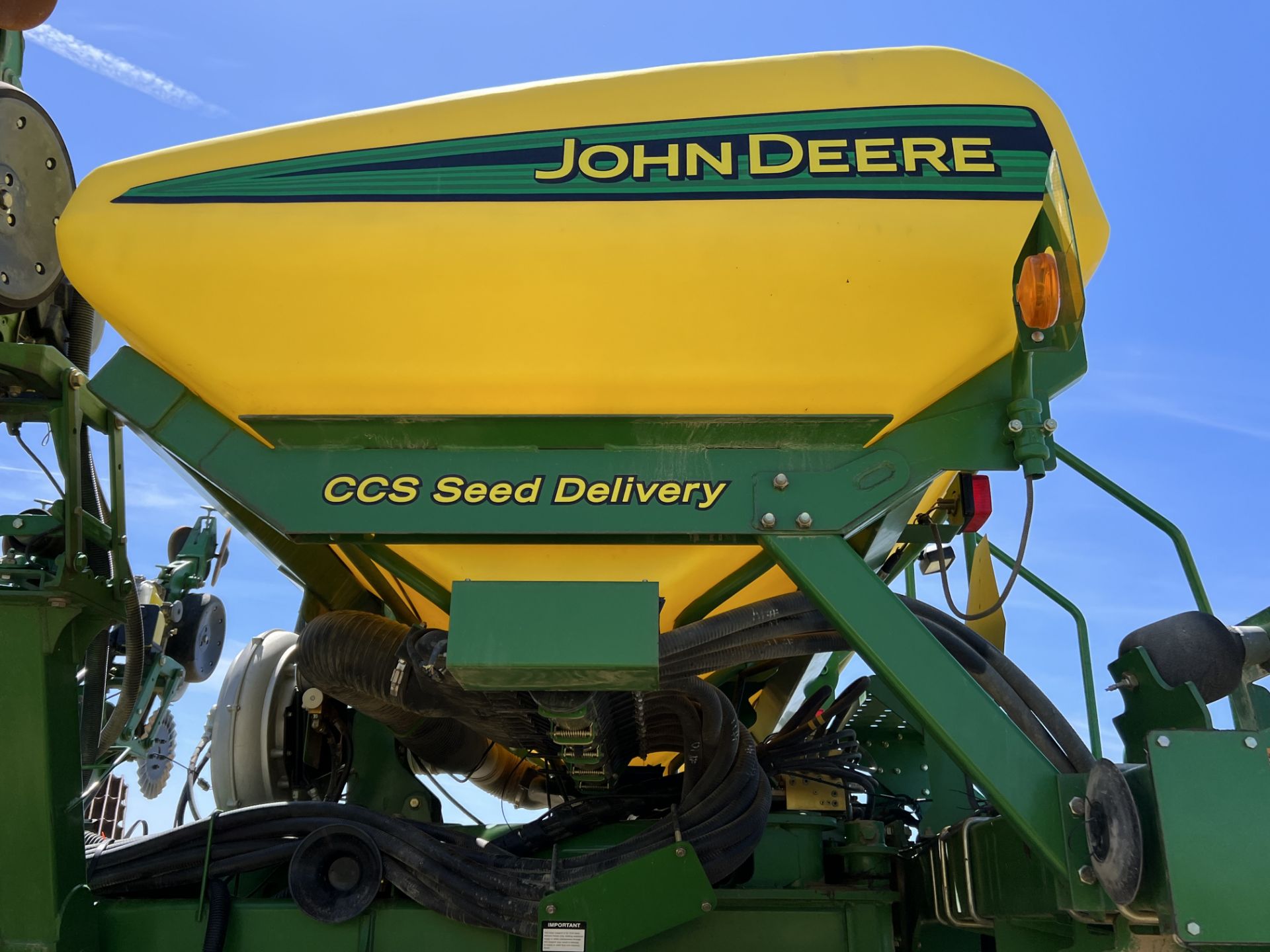 John Deere 1790 16/32 Planter - Image 16 of 32