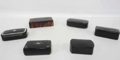 Group of 19th century papier-mâché snuff boxes, various sizes, two examples inset with mother of