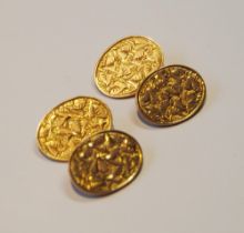 Pair of 9ct gold engraved cufflinks, 1901, 6.3g.