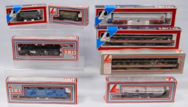 Group of Lima OO gauge coaches and tenders to include 30 5326, 305647W, 302913W, 305659W, 305663W,