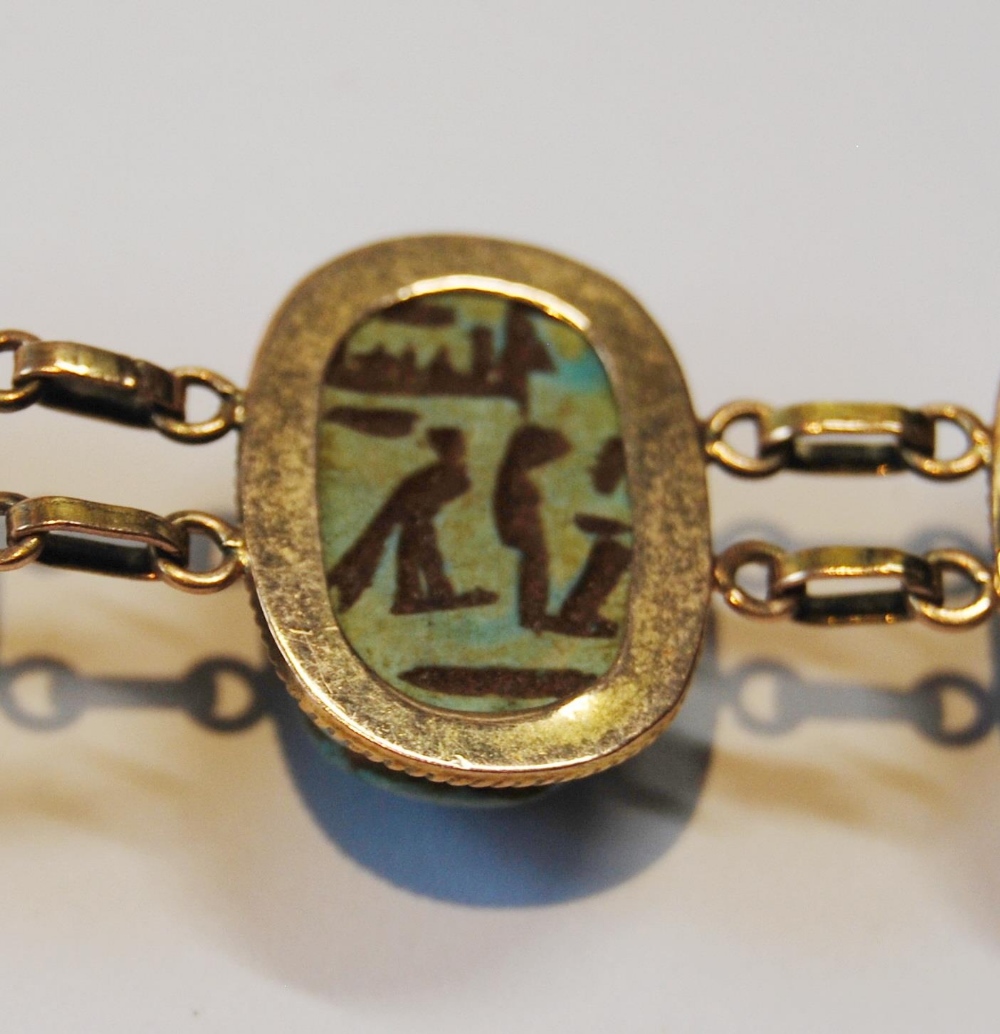 Egyptian gold bracelet with three scarabs, probably 9ct, c. 1920. - Image 6 of 8