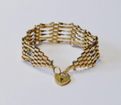 9ct gold gate bracelet of typical style, 12.7g.