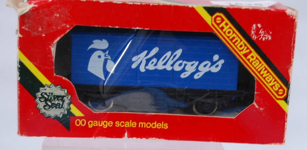 Group of Hornby OO gauge wagons, van and tender to include R.222 Kelloggs closed van, R.227 Shell - Image 18 of 19