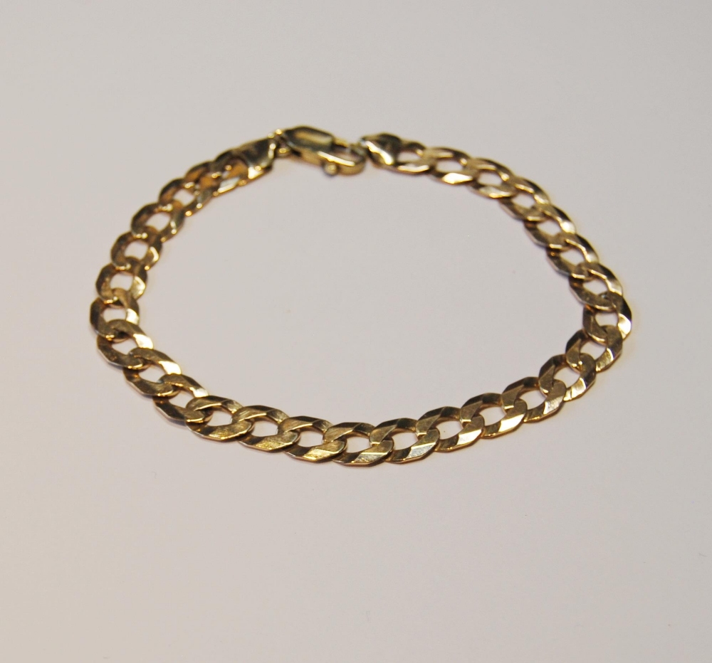 9ct gold bracelet of filed curb pattern, 13.3g.