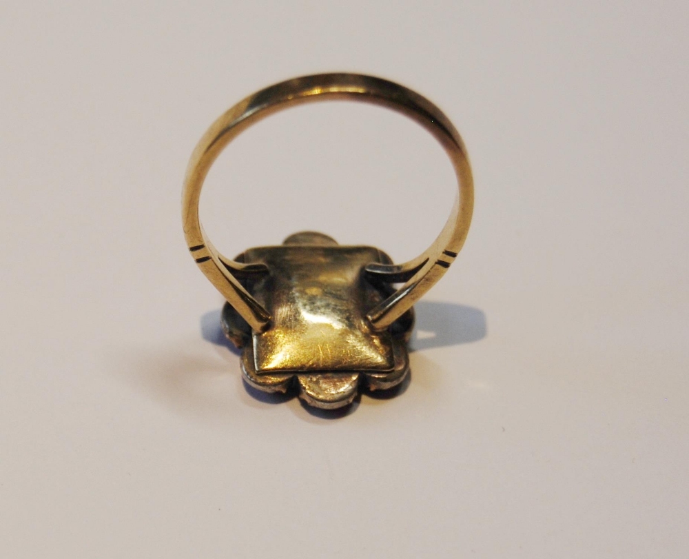 Georgian gold mourning brooch with pearls and a ring with coral, size Q. - Image 5 of 5
