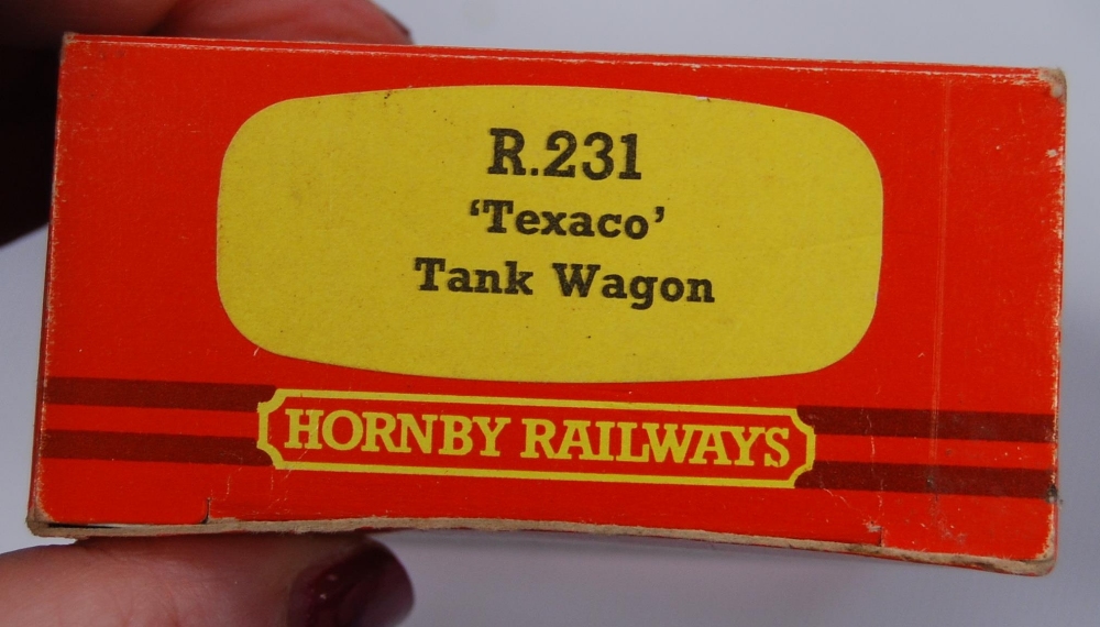 Group of Hornby OO gauge wagons, van and tender to include R.222 Kelloggs closed van, R.227 Shell - Image 17 of 19