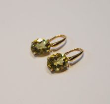 Pair of yellow sapphire drop earrings, in gold, '18k'.