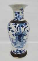 Chinese Kangxi-style blue and white crackle glaze baluster vase (Qing Dynasty, late 19th century)
