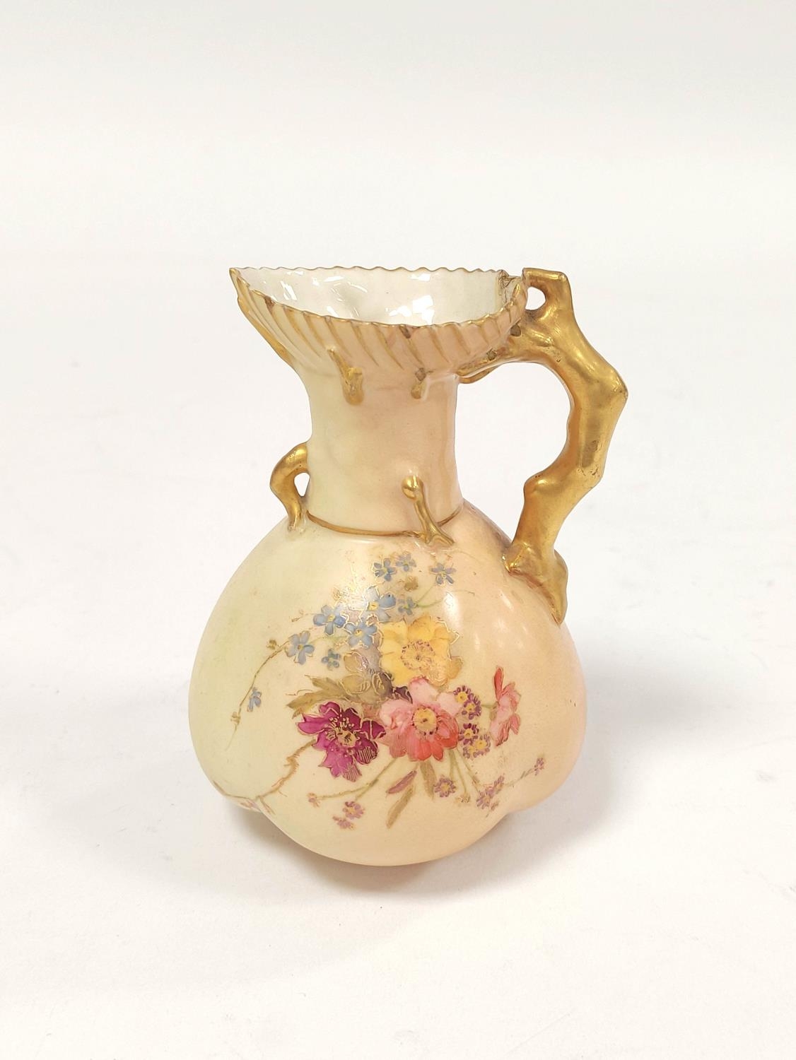Group of Royal Worcester porcelain, circa early 20th century,to include blush ivory jug decorated - Image 5 of 10