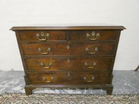 George III mahogany chest of drawers with two small drawers above three long graduated drawers