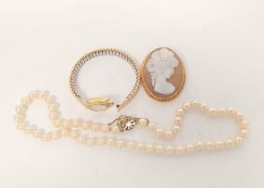 Cameo brooch with portrait of a girl, 9ct gold. Also a simulated pearl necklace