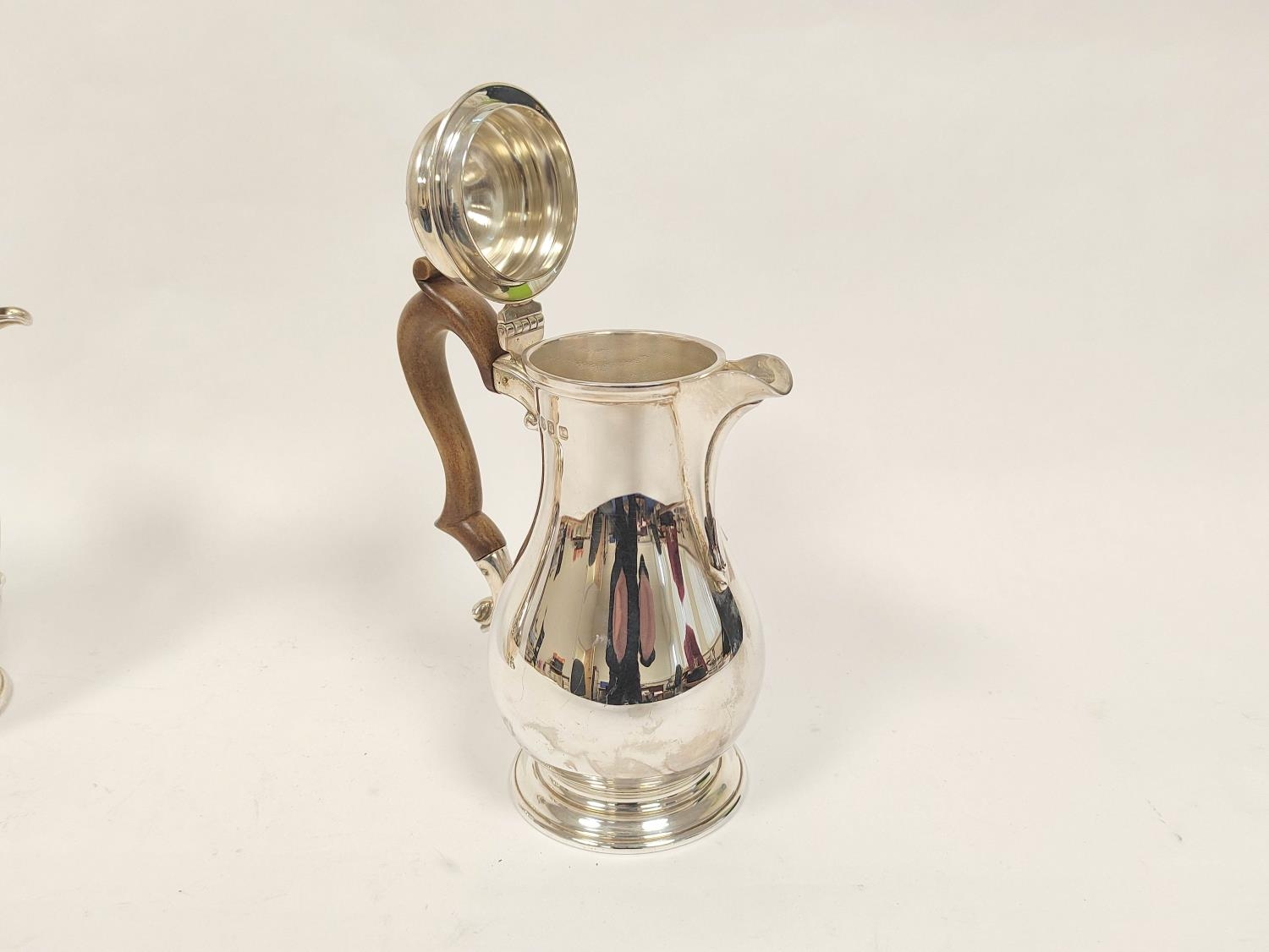 Pair of silver café au lait pots of Georgian baluster shape by Hamilton & Inches, Edinburgh 1966, - Image 2 of 5