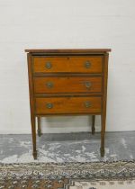 Edwardian satinwood chest of drawers in the Regency style with three drawers on tapered square