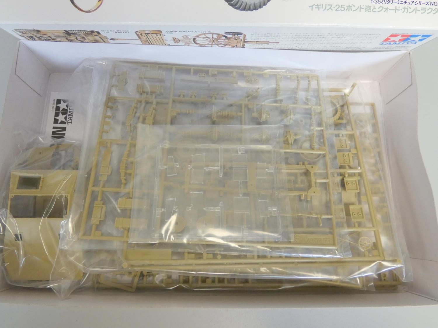 Five 1:35 scale boxed model construction kits to include a Trumpeter British Challenger 2 MBT 00345, - Image 6 of 7