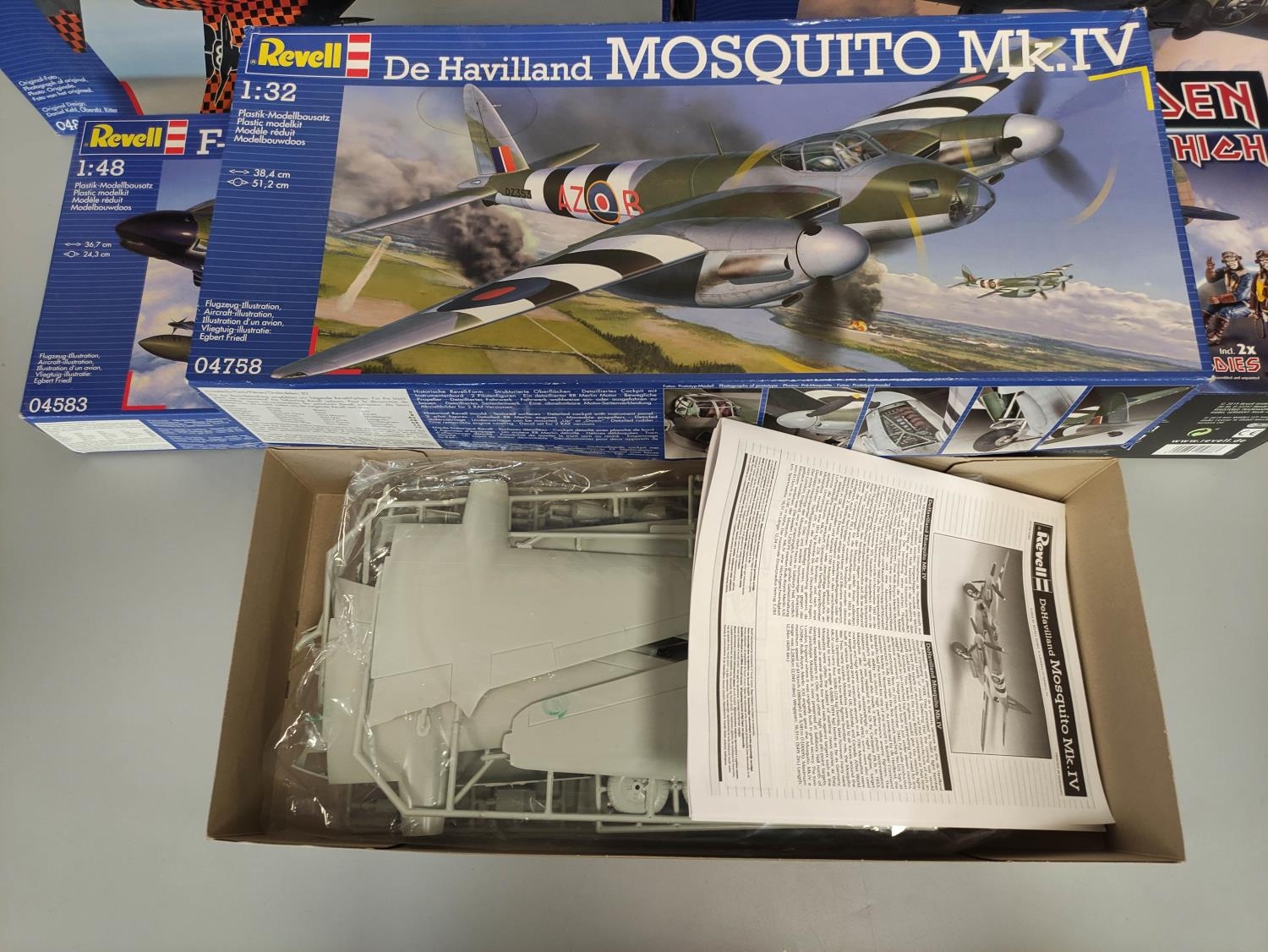 Revell. Boxed model aviation construction kits to include a De Havilland Mosquito Mk IV 04758, B-17F - Image 3 of 6