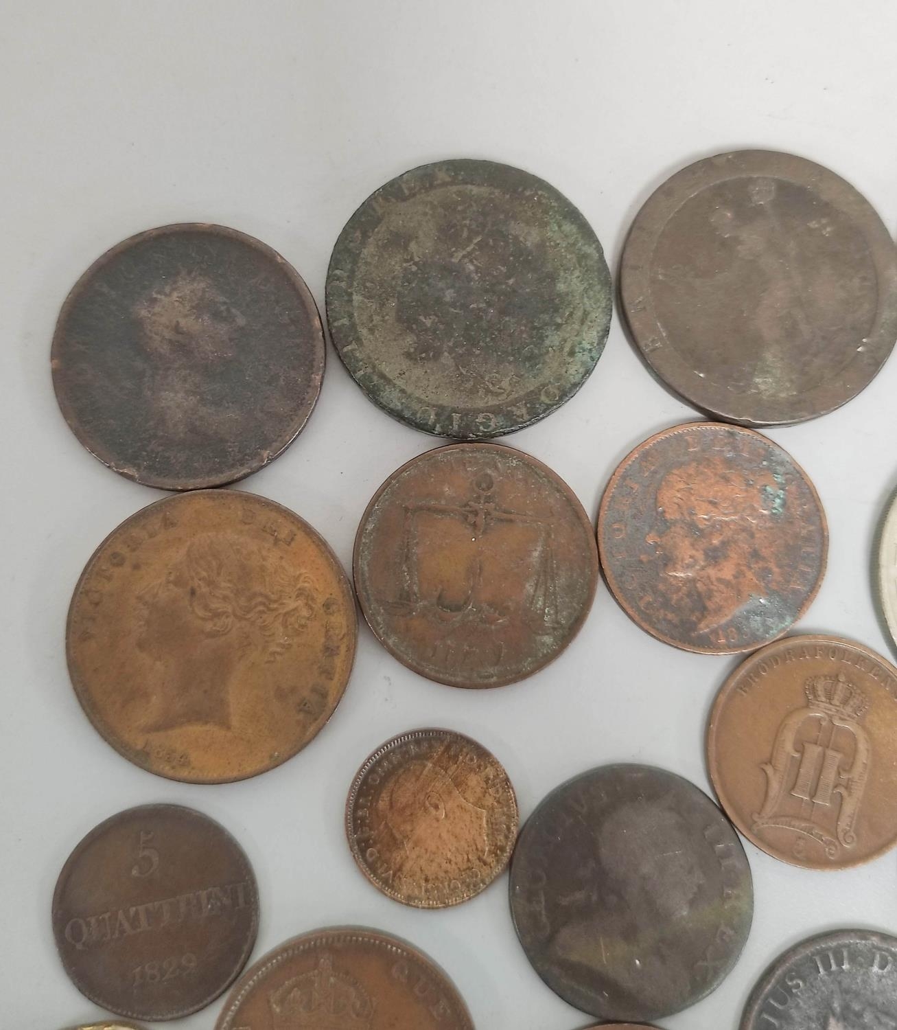 Collection of British and World coins to include a 1680s William & Mary halfpenny, a 1793 - Image 2 of 11