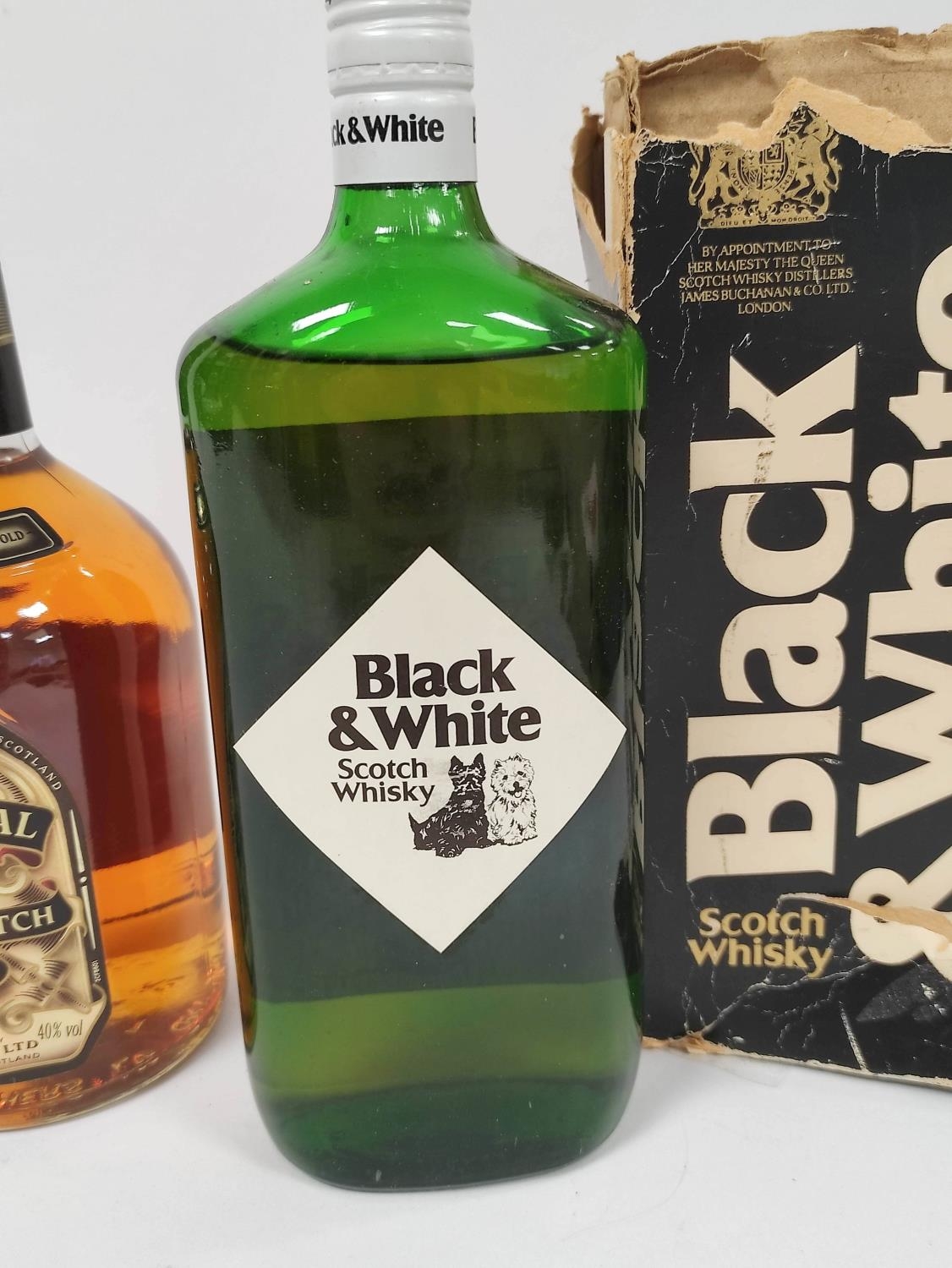 Black & White special blend of Buchanan's choice old Scotch whisky, Duty free square bottle, - Image 3 of 5