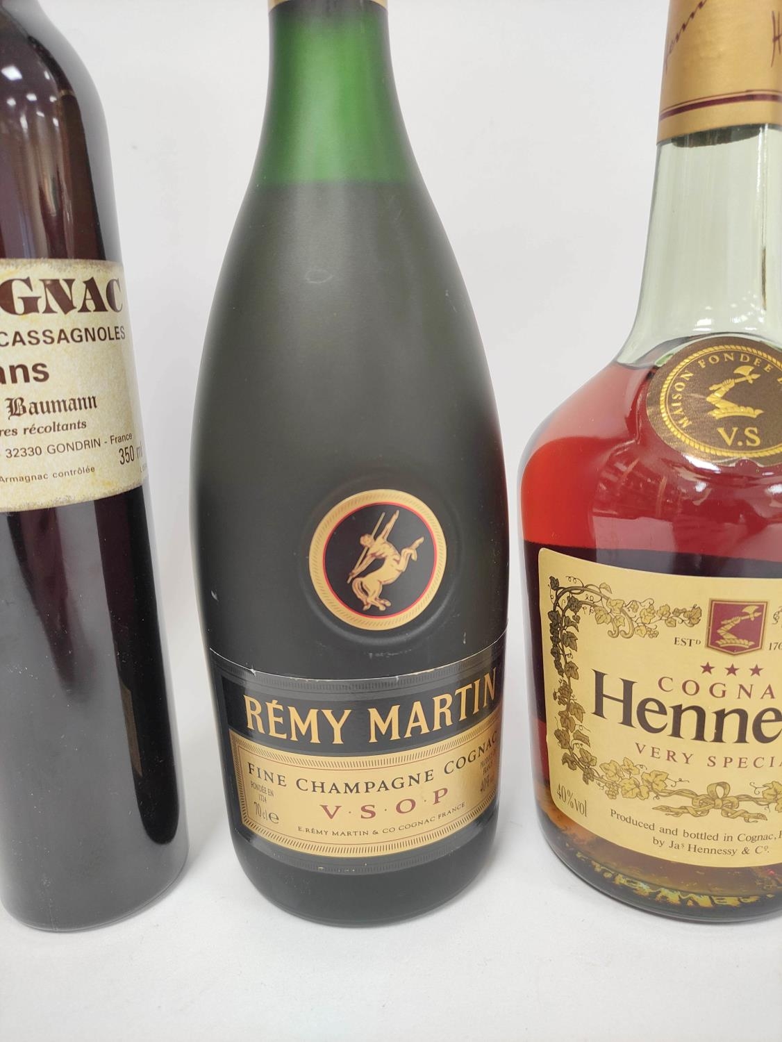 Hennessy very special cognac, 68cl, 40% vol, with Martell VS fine cognac, 70cl, 40% vol, Remy Martin - Image 4 of 5