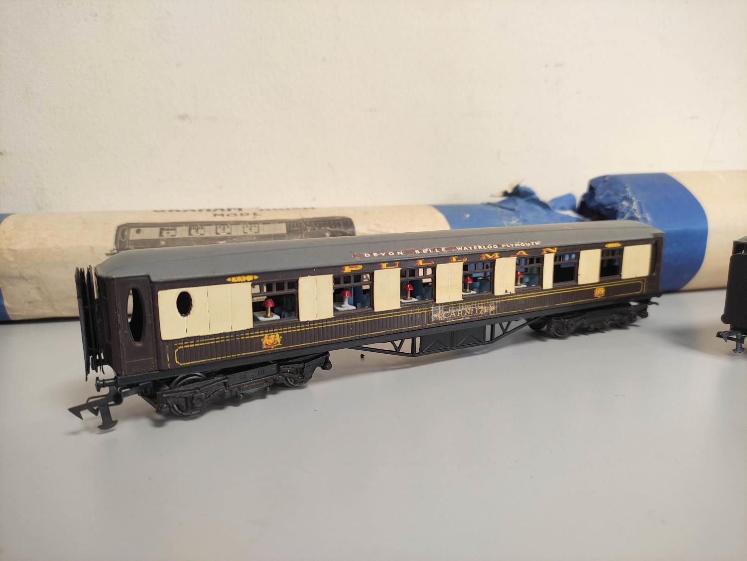 Graham Farish. Two early 00 gauge Pullman cars to include a dining car and composite coach. (2) - Image 2 of 3