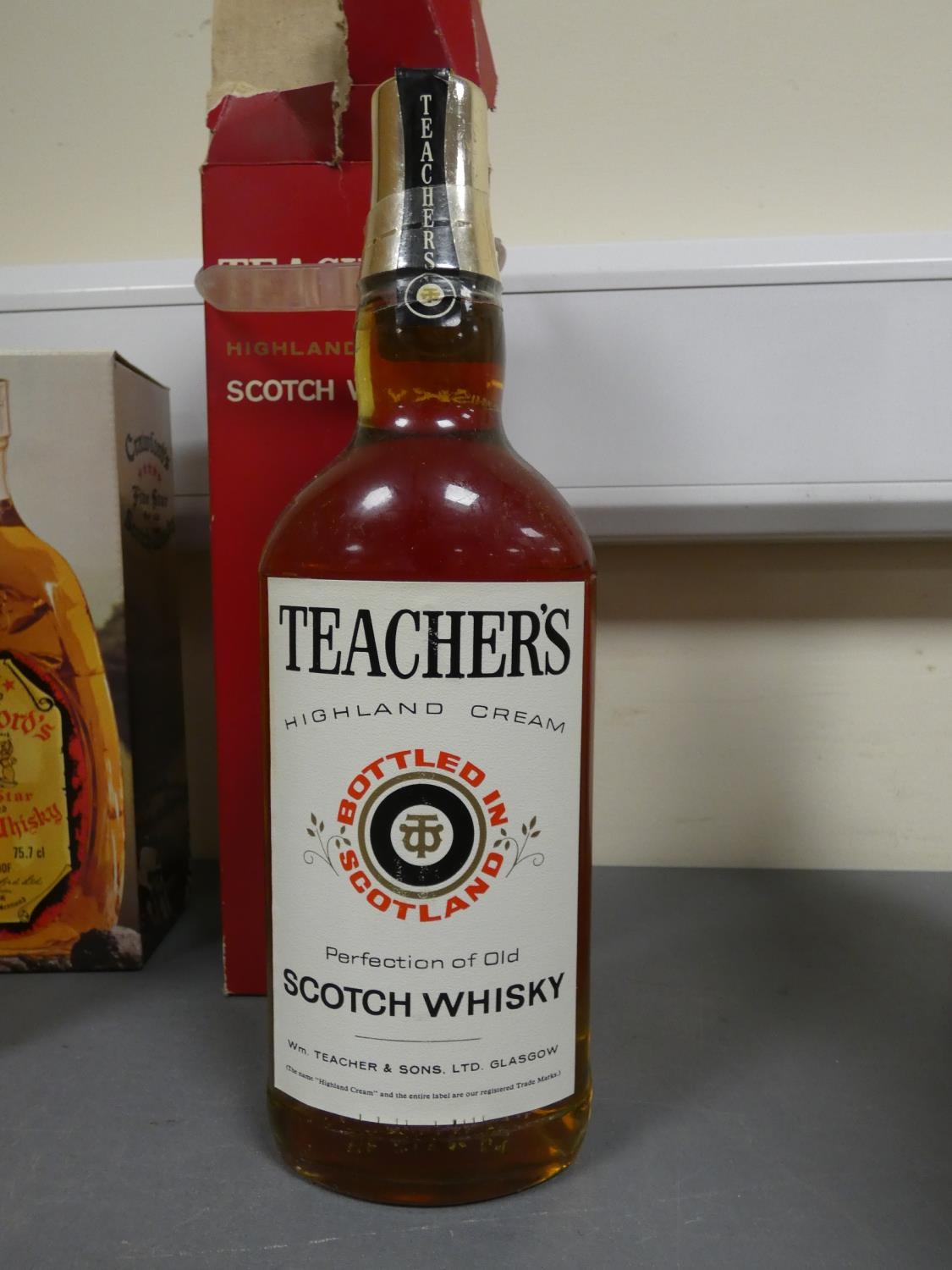 Crawford's five star blended Scotch whisky, Bottled circa 1970s, 75.7cl, 70 proof, boxed, with - Image 2 of 6