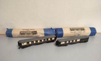 Graham Farish. Two early 00 gauge Pullman cars to include a dining car and composite coach. (2)