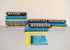 Graham Farish. 00 gauge boxed rolling stock to include three Pullman Diner Cars, a Pullman Composite