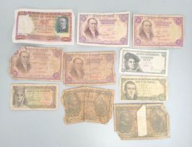 Group of world banknotes to include a Portuguese 1947 50 escudos serial number DDP 17085, four