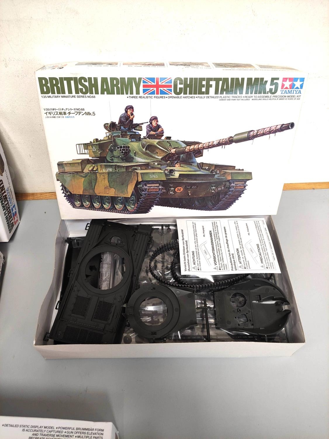 Tamiya. Group of 1:35 scale models to include British Army Chieftain Mk.5 No 68, SdKfz163 No 87, - Image 6 of 7