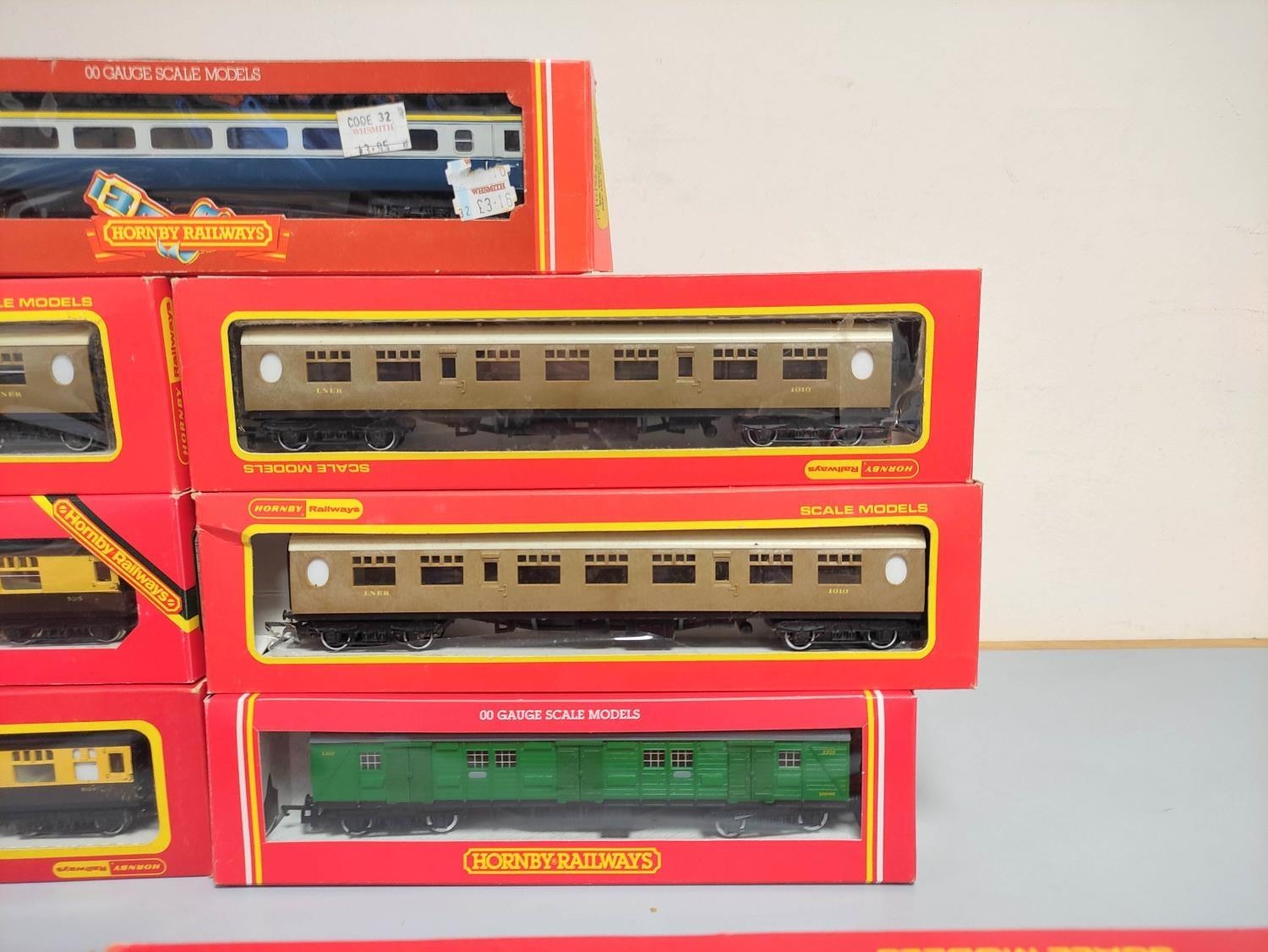 Hornby Railways. Eight boxed rolling stock carriages to include G.W.R Composite Coach With Seats - Image 3 of 5