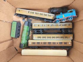 Box of Hornby 00 gauge loose locomotives and rolling stock to include R9287 Thomas and Friends 0-6-