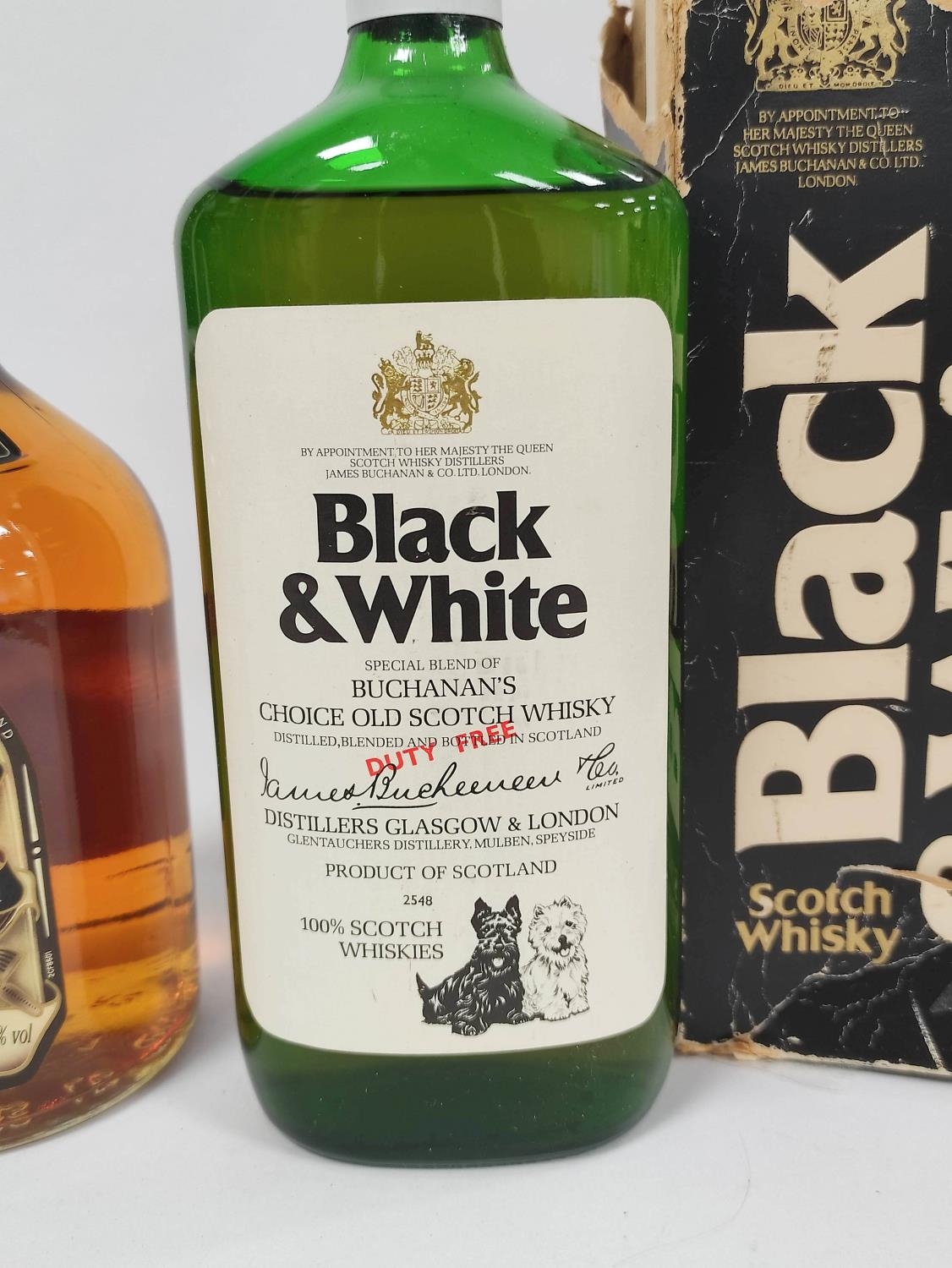 Black & White special blend of Buchanan's choice old Scotch whisky, Duty free square bottle, - Image 2 of 5