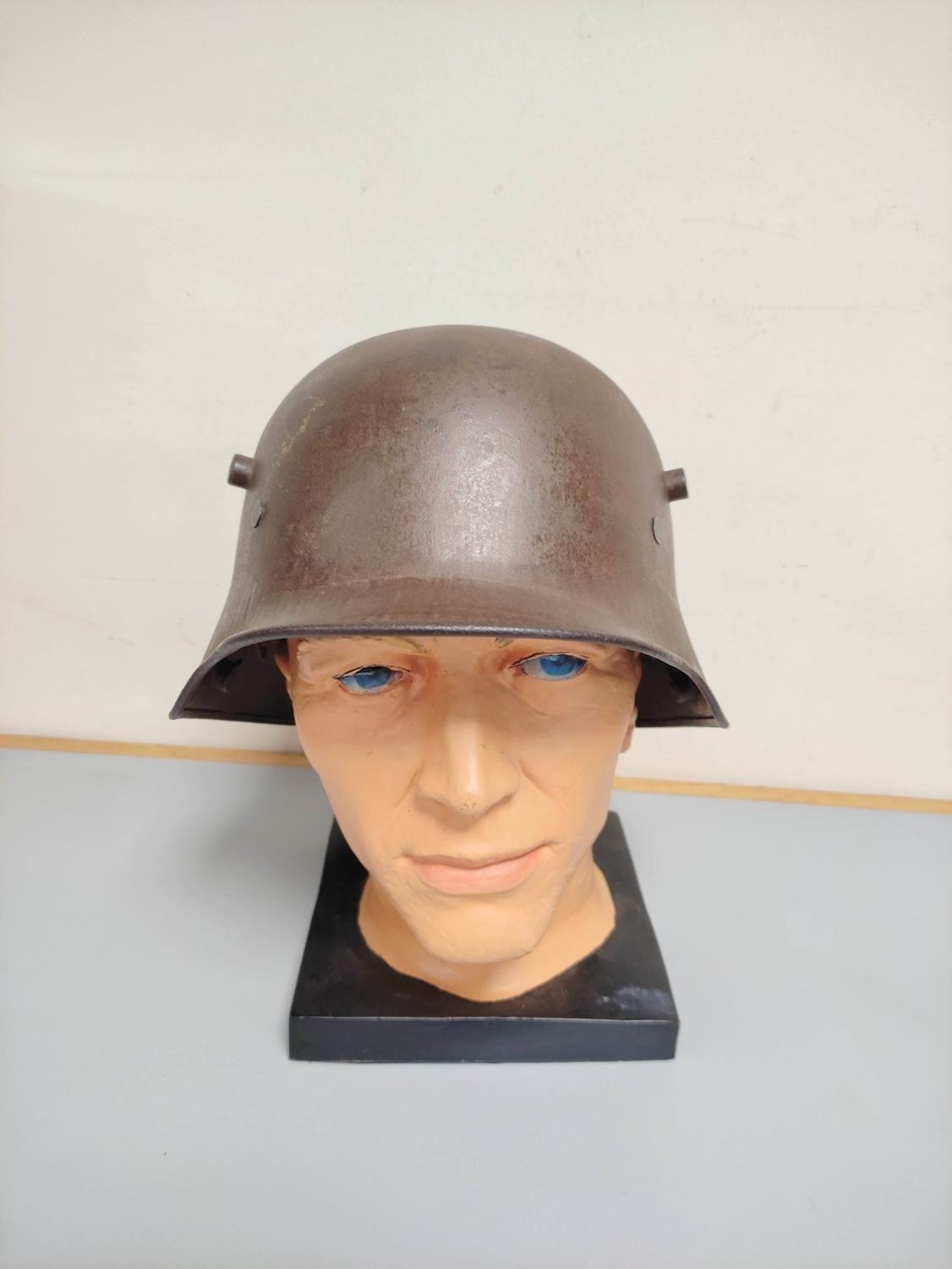 WW1 Imperial German M16 Stahlhelm Helmet with leather liner and original paint. Interior of helmet - Image 2 of 7