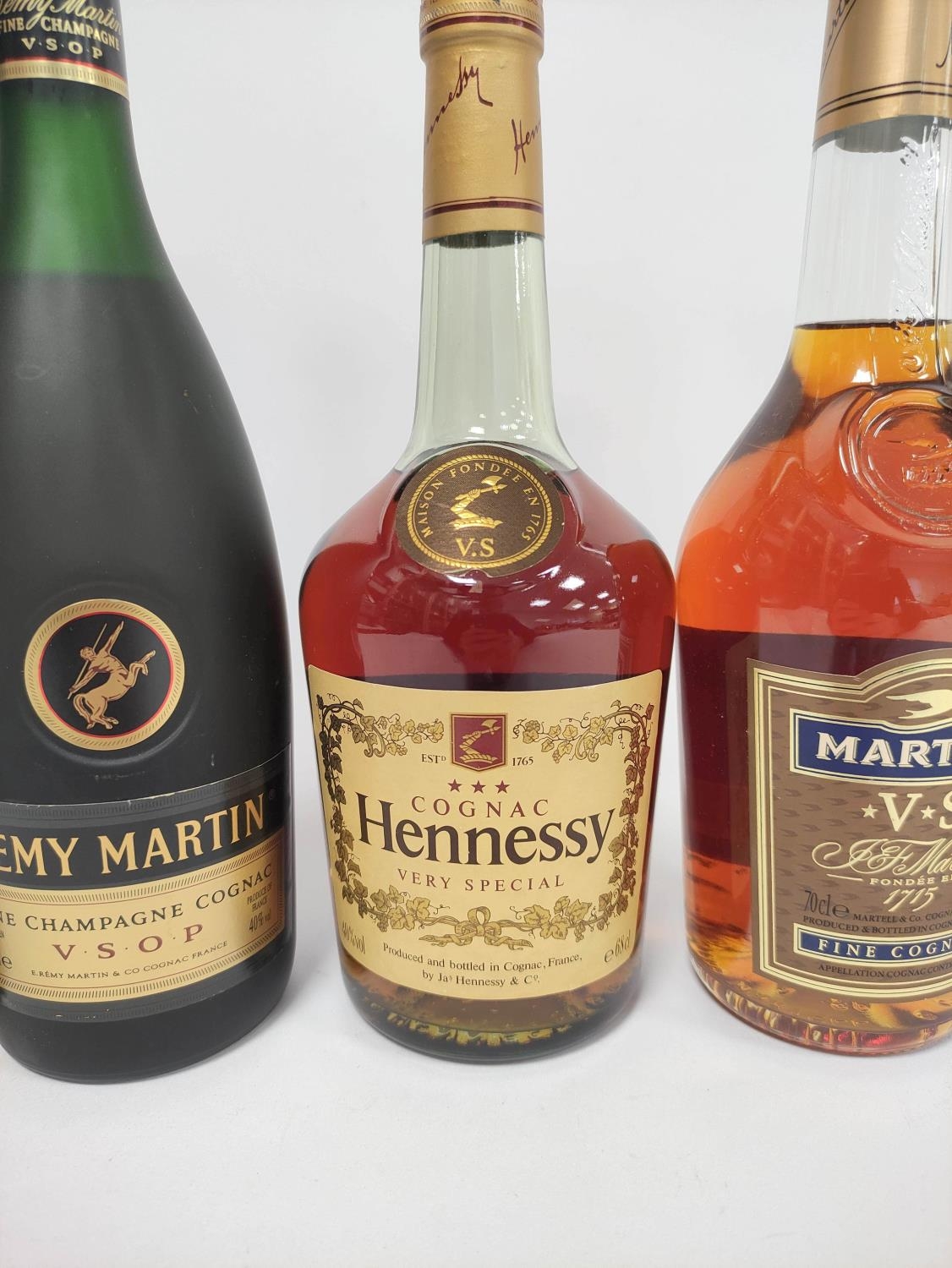 Hennessy very special cognac, 68cl, 40% vol, with Martell VS fine cognac, 70cl, 40% vol, Remy Martin - Image 3 of 5