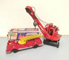 Triang. Vintage tinplate KL 44 model Jones Mobile Crane. Red body, with black base and litho-printed