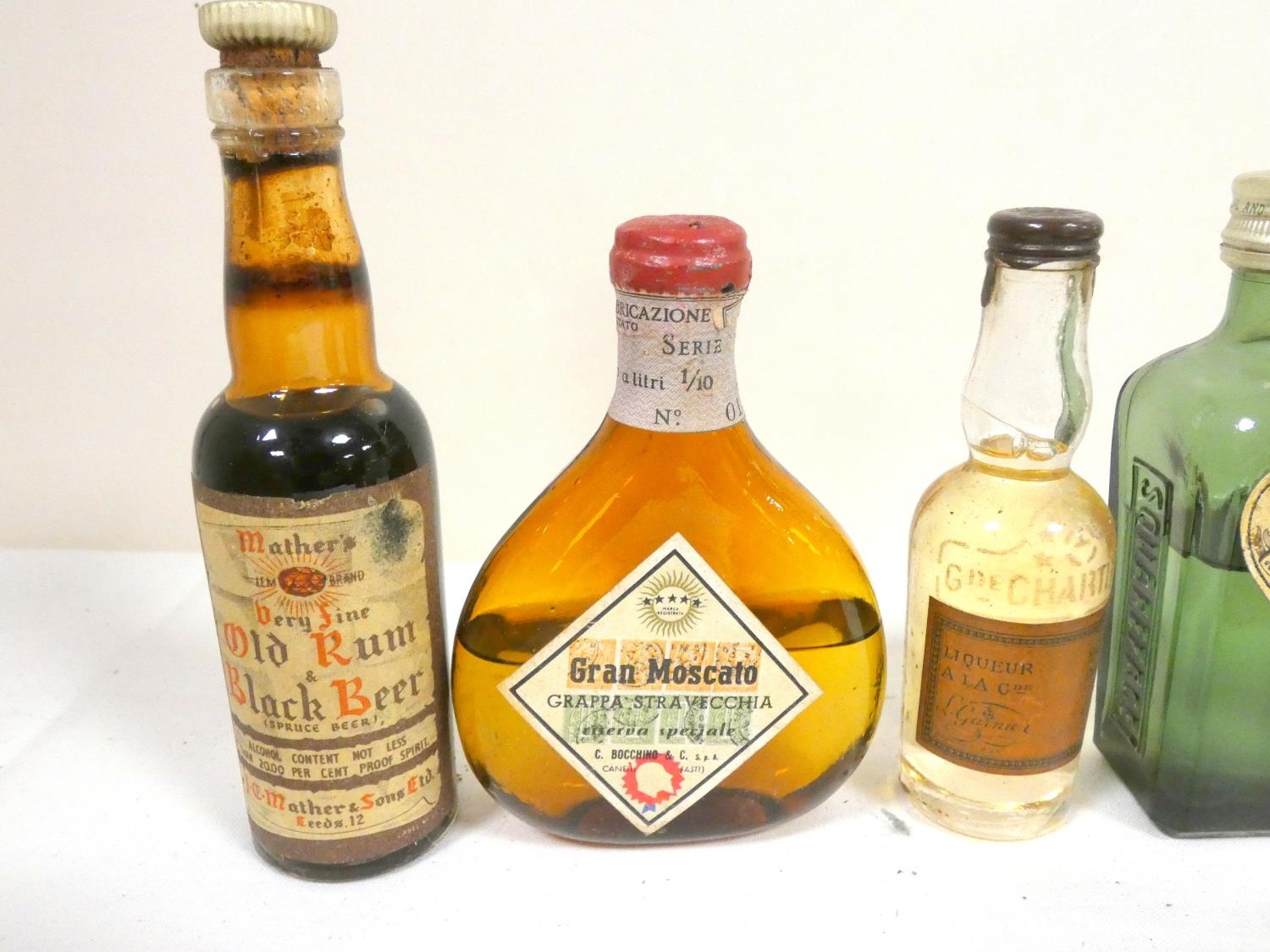 Large group on miniatures to include NORMANDIN Cognac, GUINNESS, Chianti, Mathers old rum and - Image 4 of 4